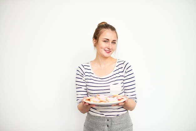 Osoba trzymająca talerz